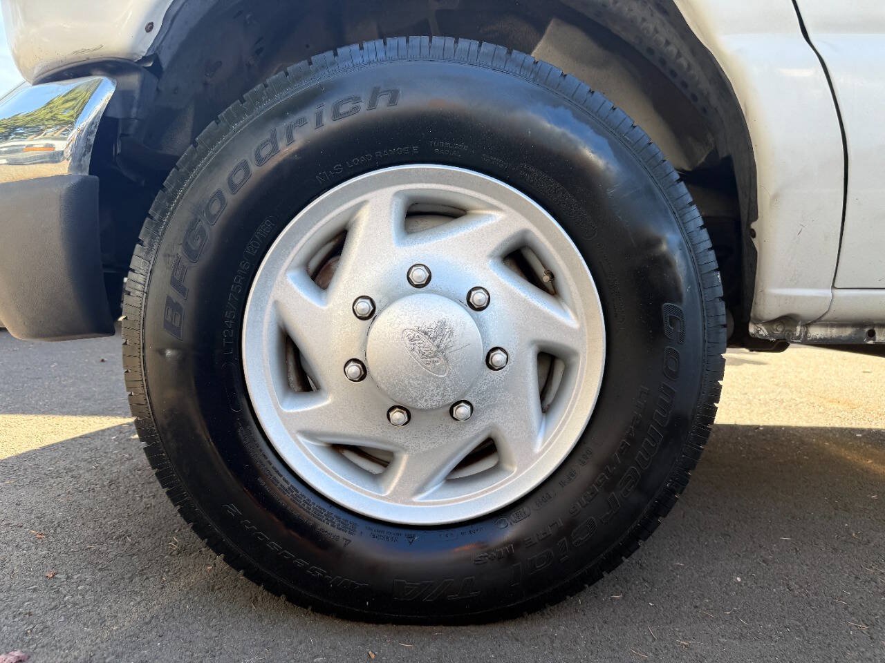 Used 2006 Ford E-350 and Econoline 350 Super Duty RWD image 28