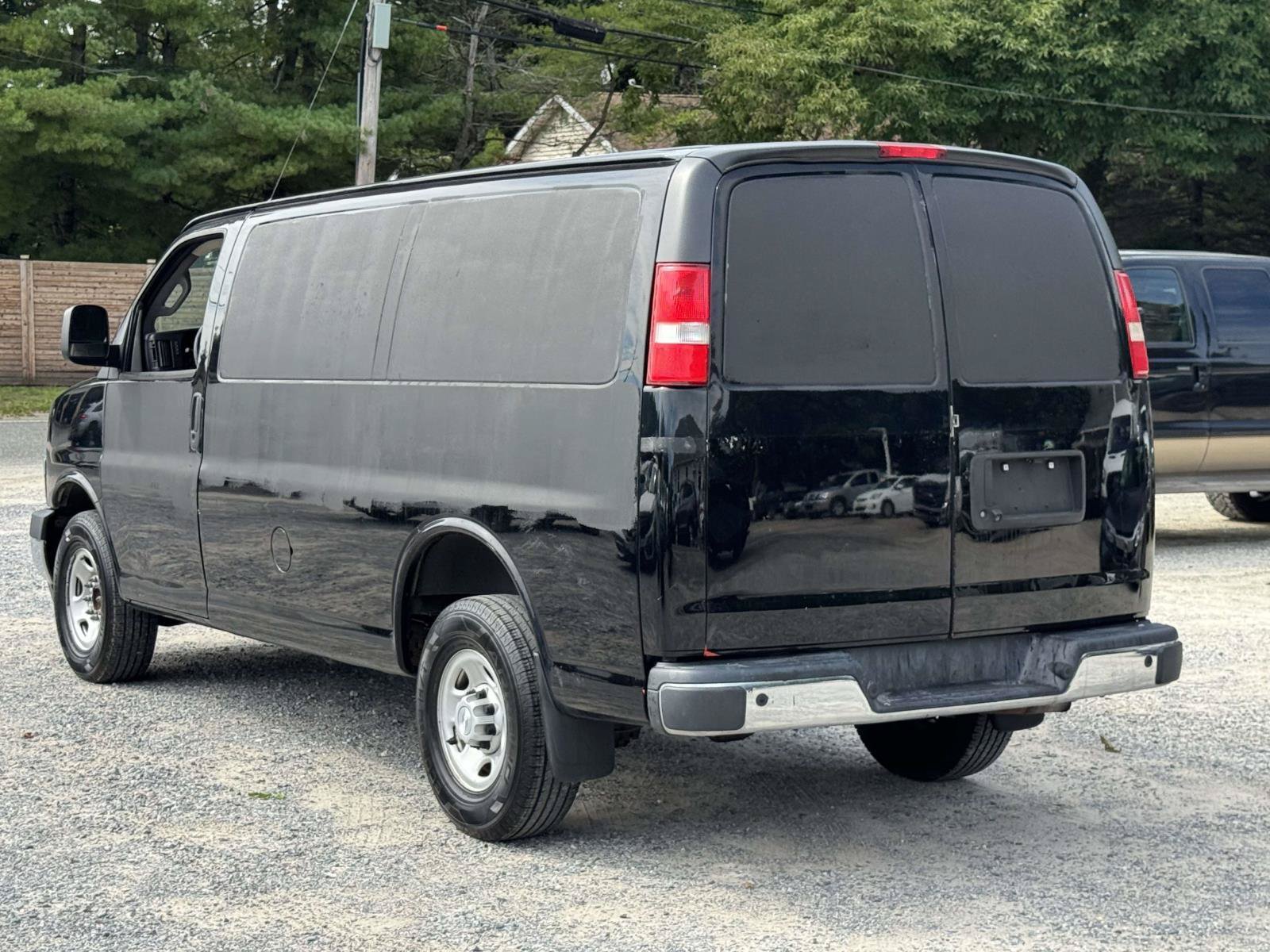 Used 2018 Chevrolet Express 2500 w/ Driver Convenience Package RWD image 5