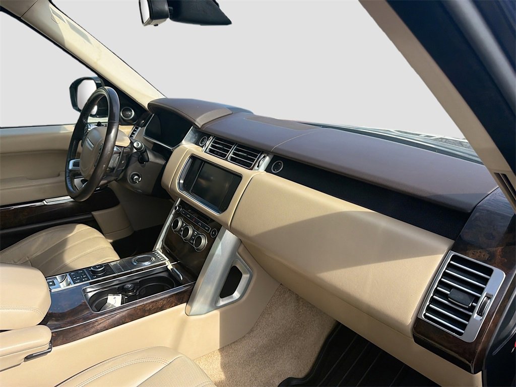 Used 2016 Land Rover Range Rover HSE image 32