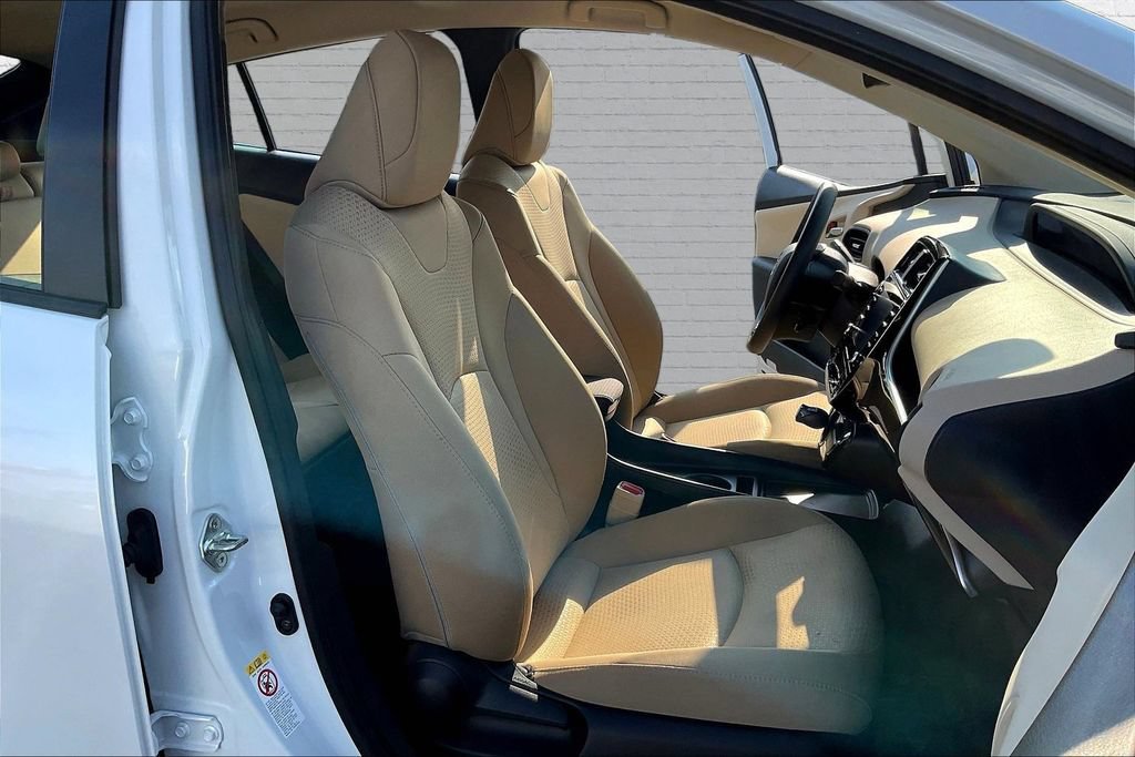 Used 2022 Toyota Prius LE FWD image 17