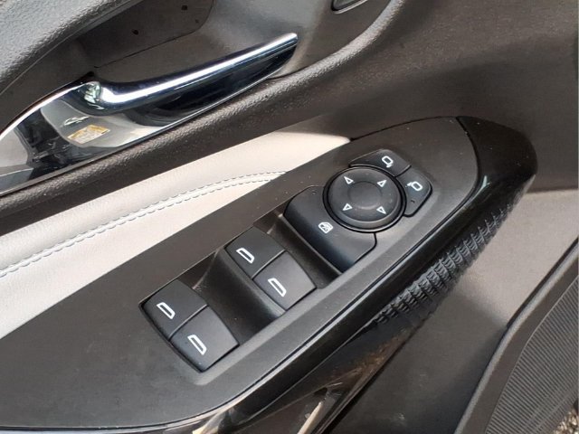 Used 2025 Chevrolet Trax LT w/ Driver Confidence Package FWD image 16