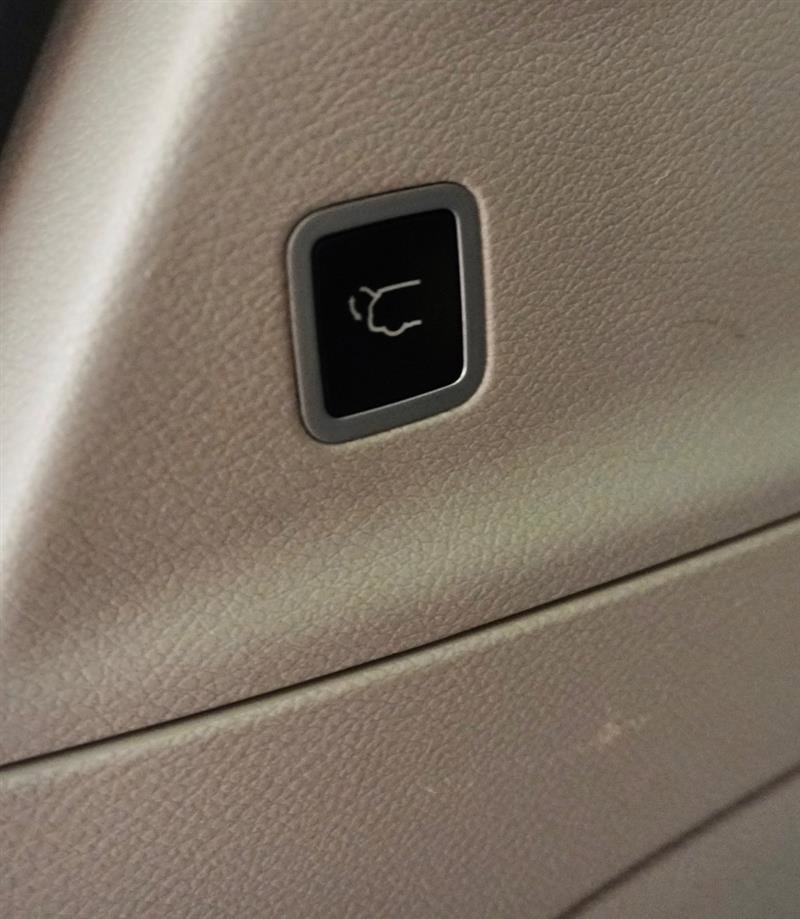 Used 2017 Chrysler Pacifica Touring-L Plus FWD image 33