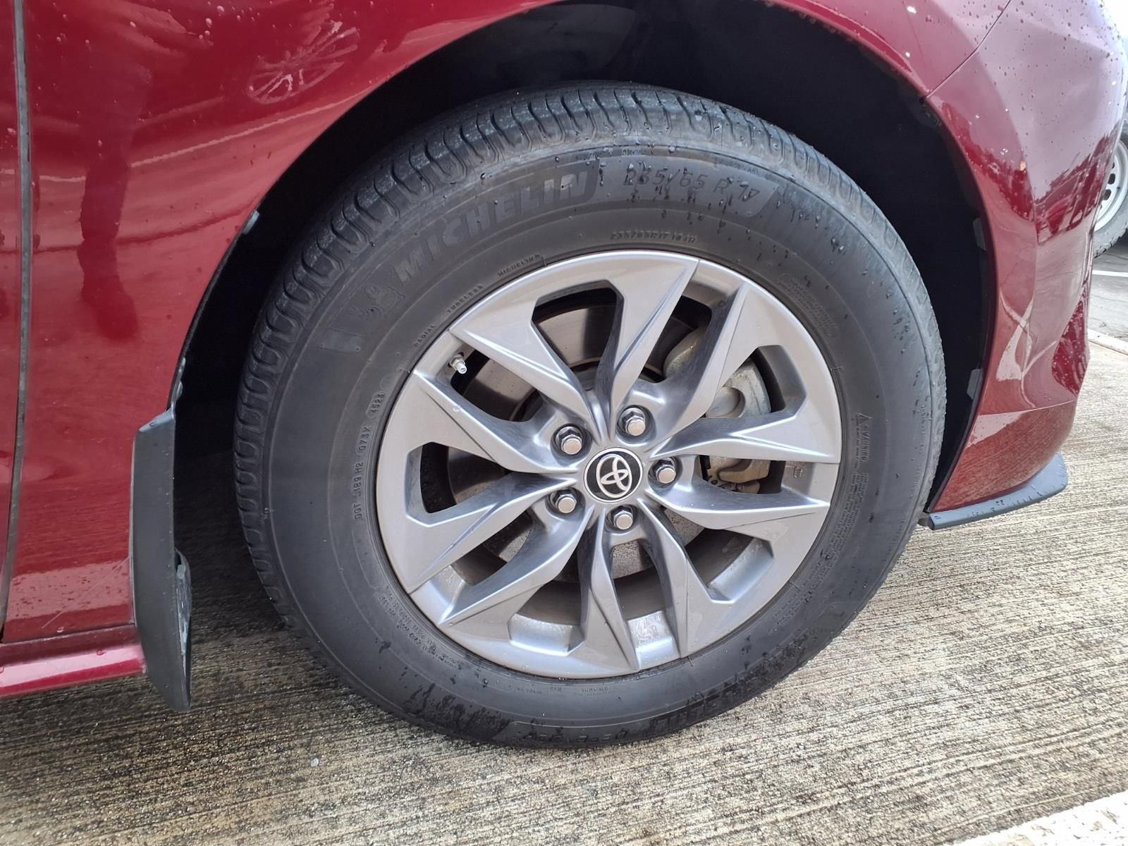 Used 2023 Toyota Sienna XLE FWD image 9