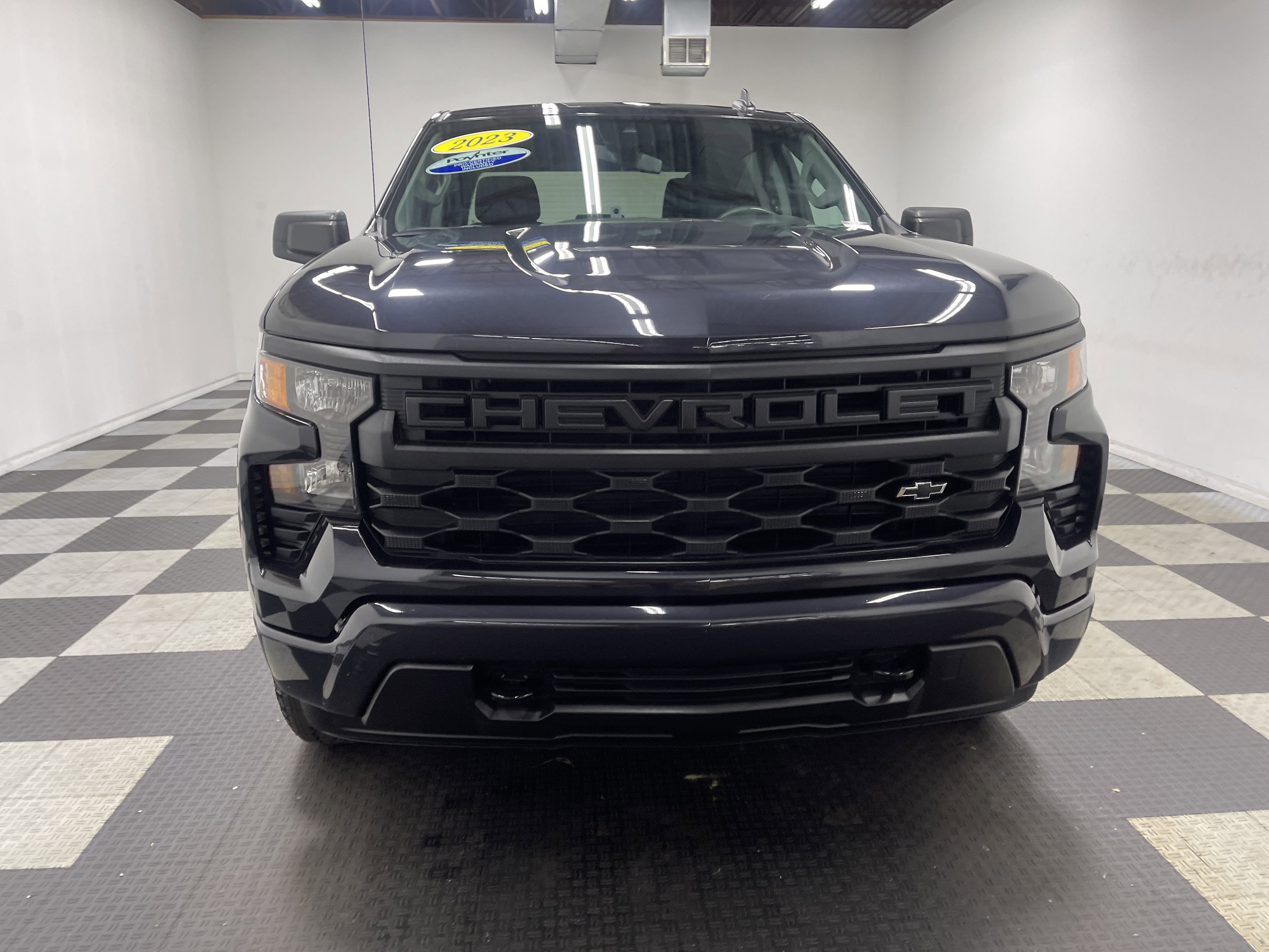 Used 2023 Chevrolet Silverado 1500 Custom w/ 2.7L Blackout Package image 7