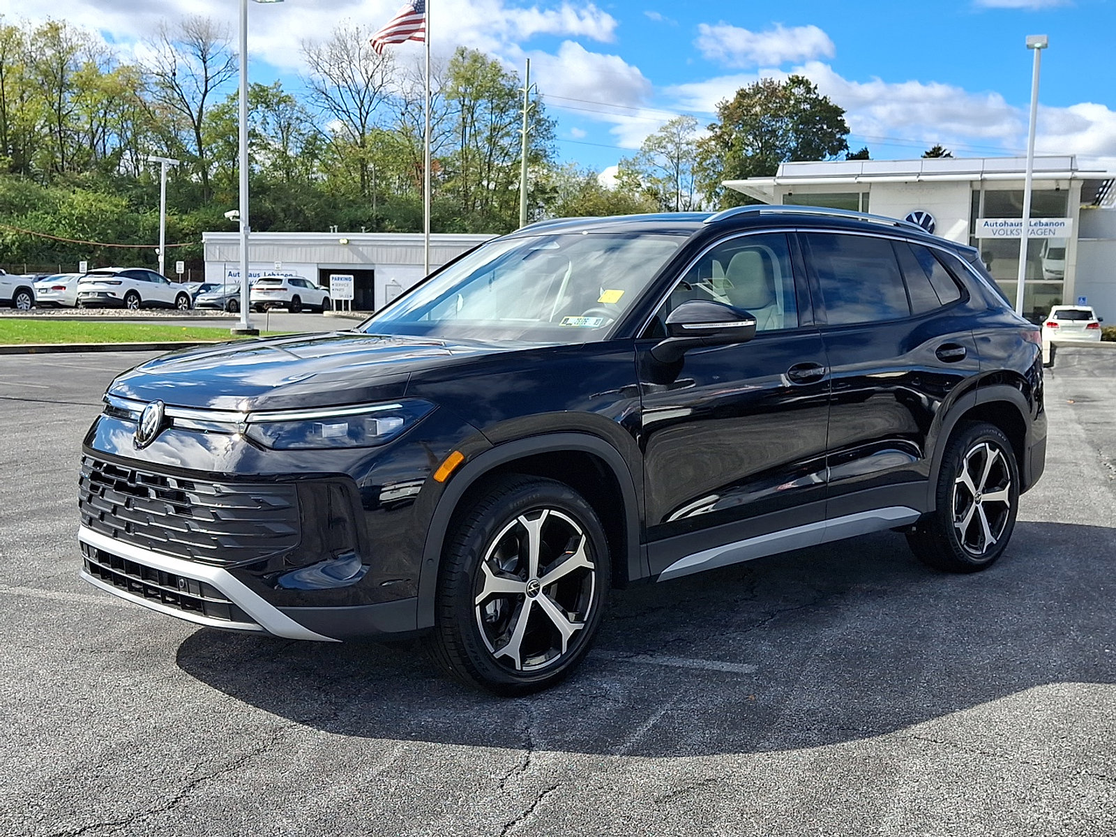 New 2025 Volkswagen Tiguan SE image 3