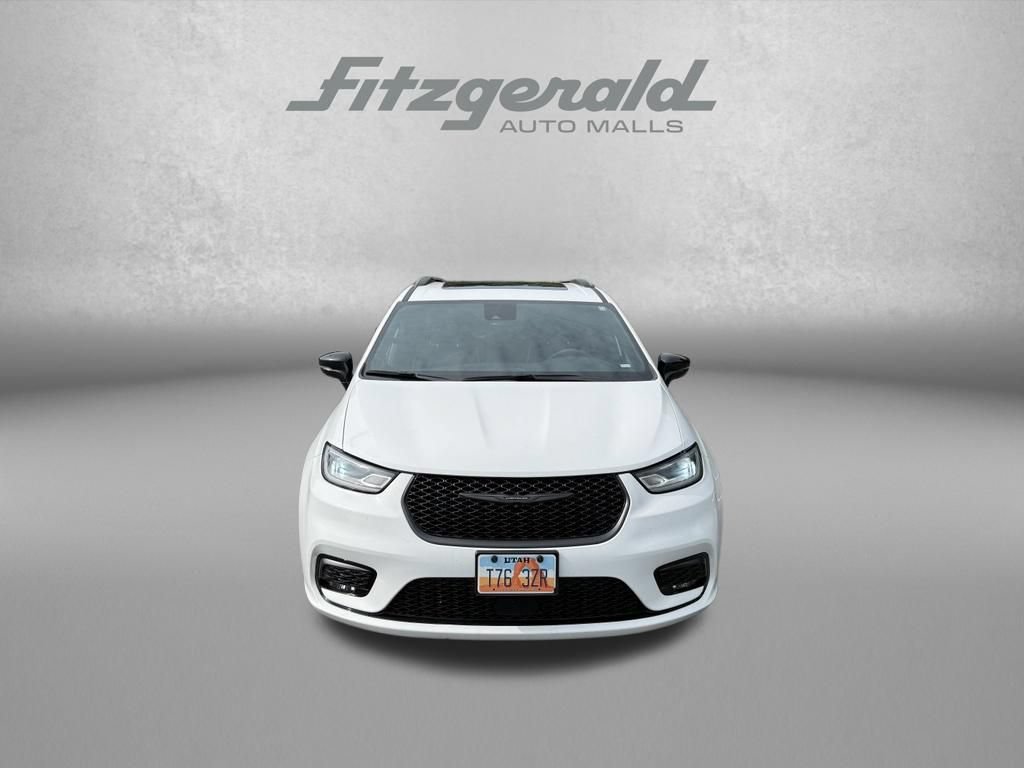 Used 2025 Chrysler Pacifica Limited FWD image 2