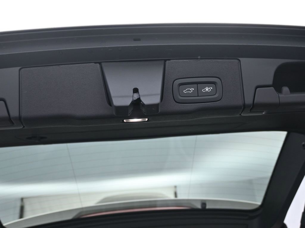 New 2026 Volvo XC60 B5 Plus w/ Protection Package Premier image 31