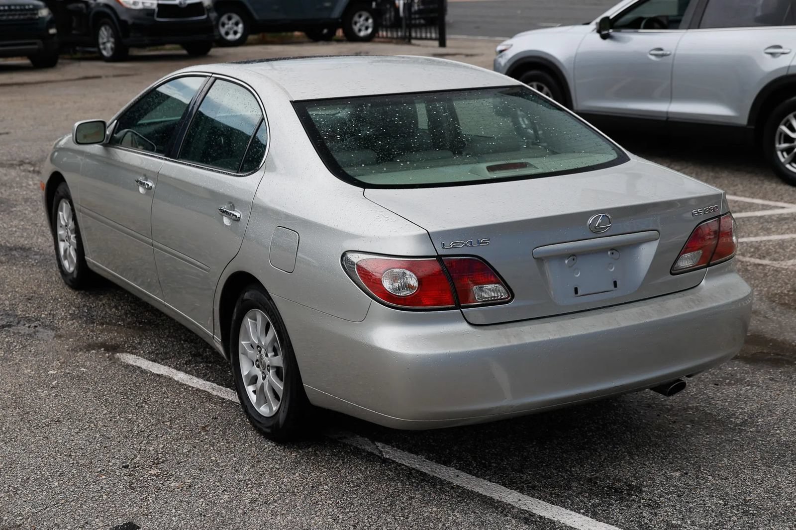 Used 2004 Lexus ES 330 w/ Premium Pkg FWD image 3