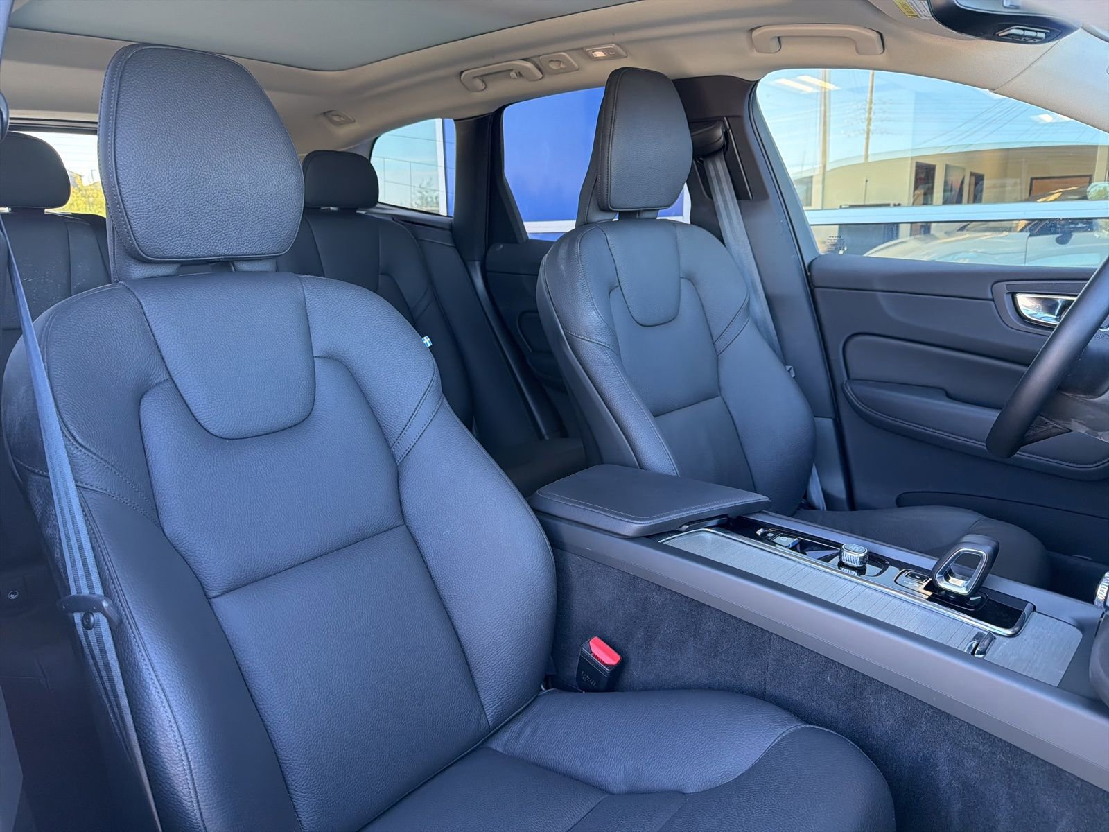 Used 2025 Volvo XC60 B5 Plus AWD/4WD image 26