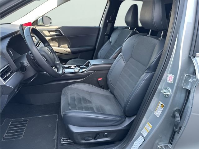 Used 2025 Mitsubishi Outlander SE image 12