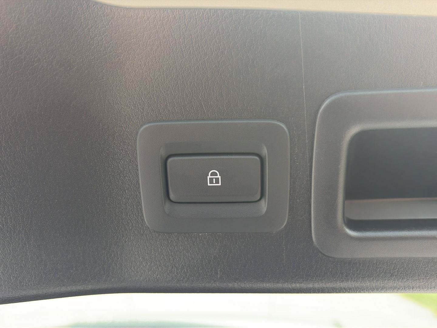 Used 2024 MAZDA MAZDA3 s FWD image 11
