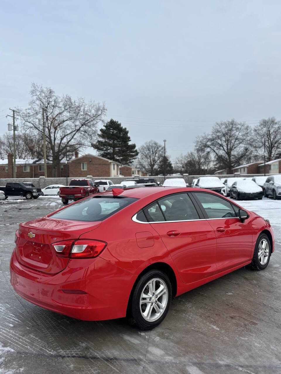 Used 2017 Chevrolet Cruze LT w/ Convenience Package FWD image 3