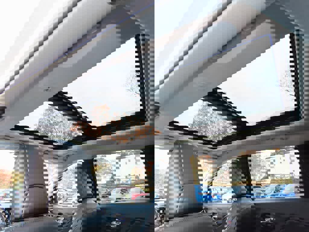 Used 2021 Jeep Cherokee Limited image 18