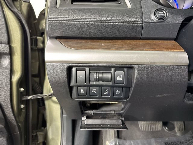 Used 2018 Subaru Outback 3.6R Touring AWD/4WD image 14