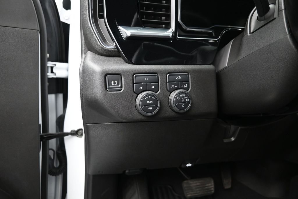 Used 2025 Chevrolet Silverado 2500 LT w/ Convenience Package AWD/4WD image 12