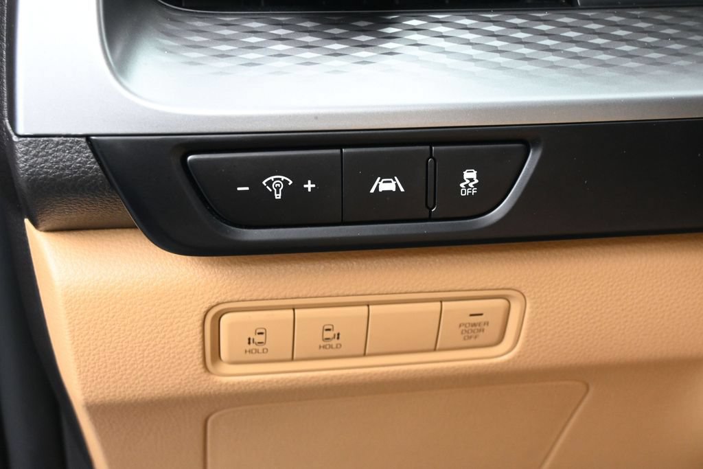 Used 2024 Kia Carnival LX FWD image 16