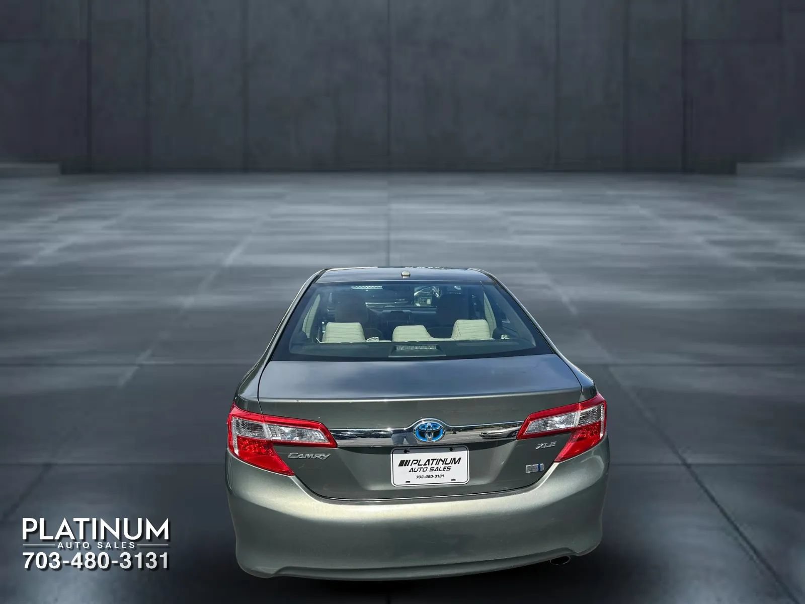 Used 2012 Toyota Camry XLE w/ Leather Pkg FWD image 6