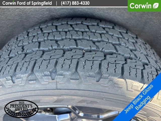 Used 2019 Jeep Grand Cherokee Laredo AWD/4WD image 9