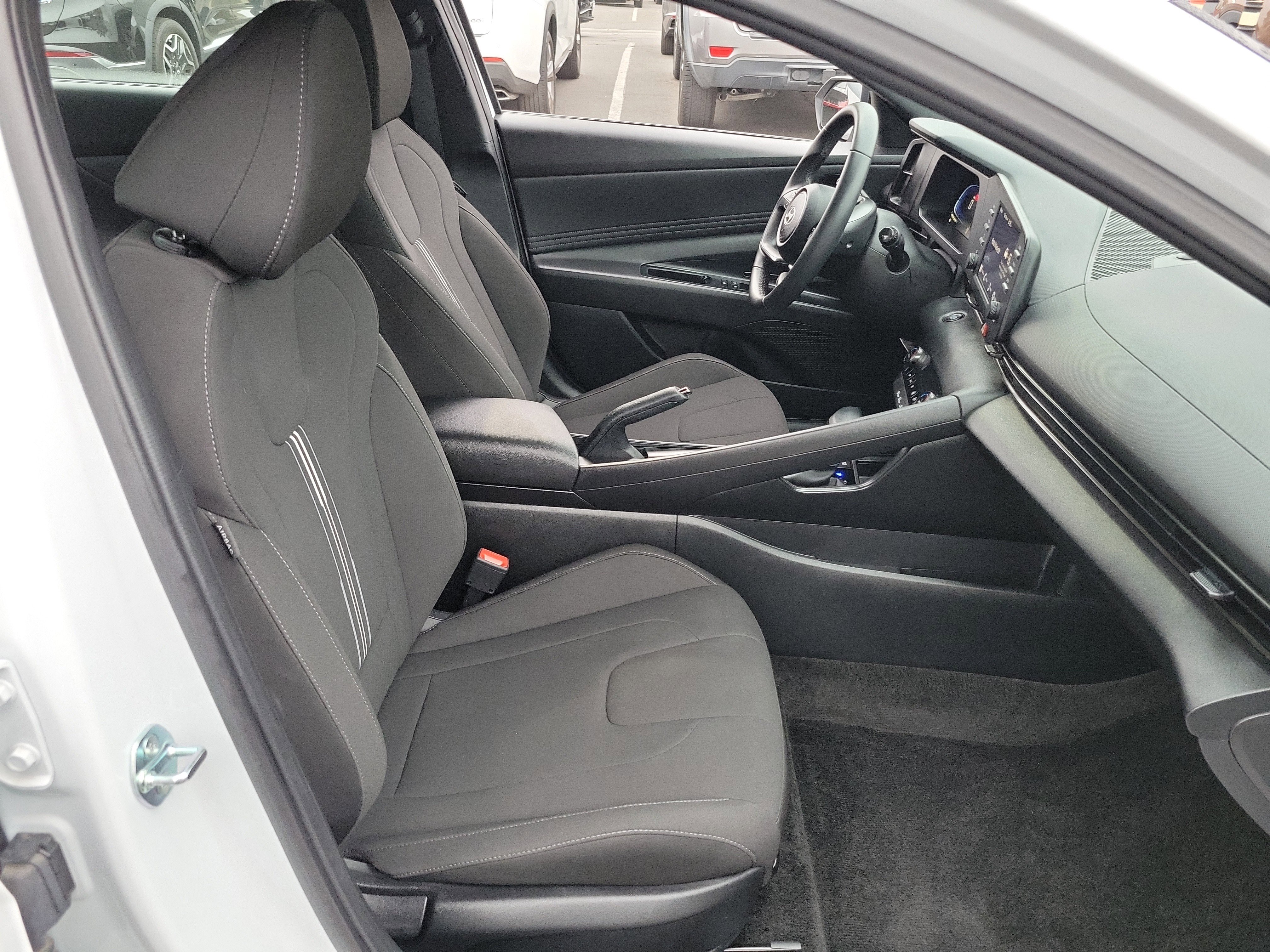 Certified 2025 Hyundai Elantra Sport image 18