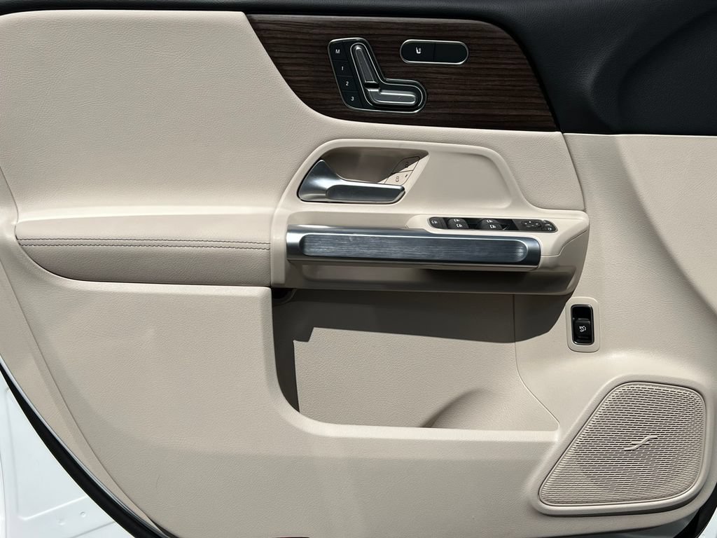 New 2026 Mercedes-Benz GLB 250 4MATIC image 12