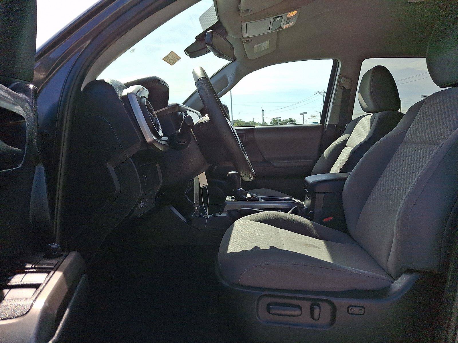 Used 2021 Toyota Tacoma SR5 AWD/4WD image 13