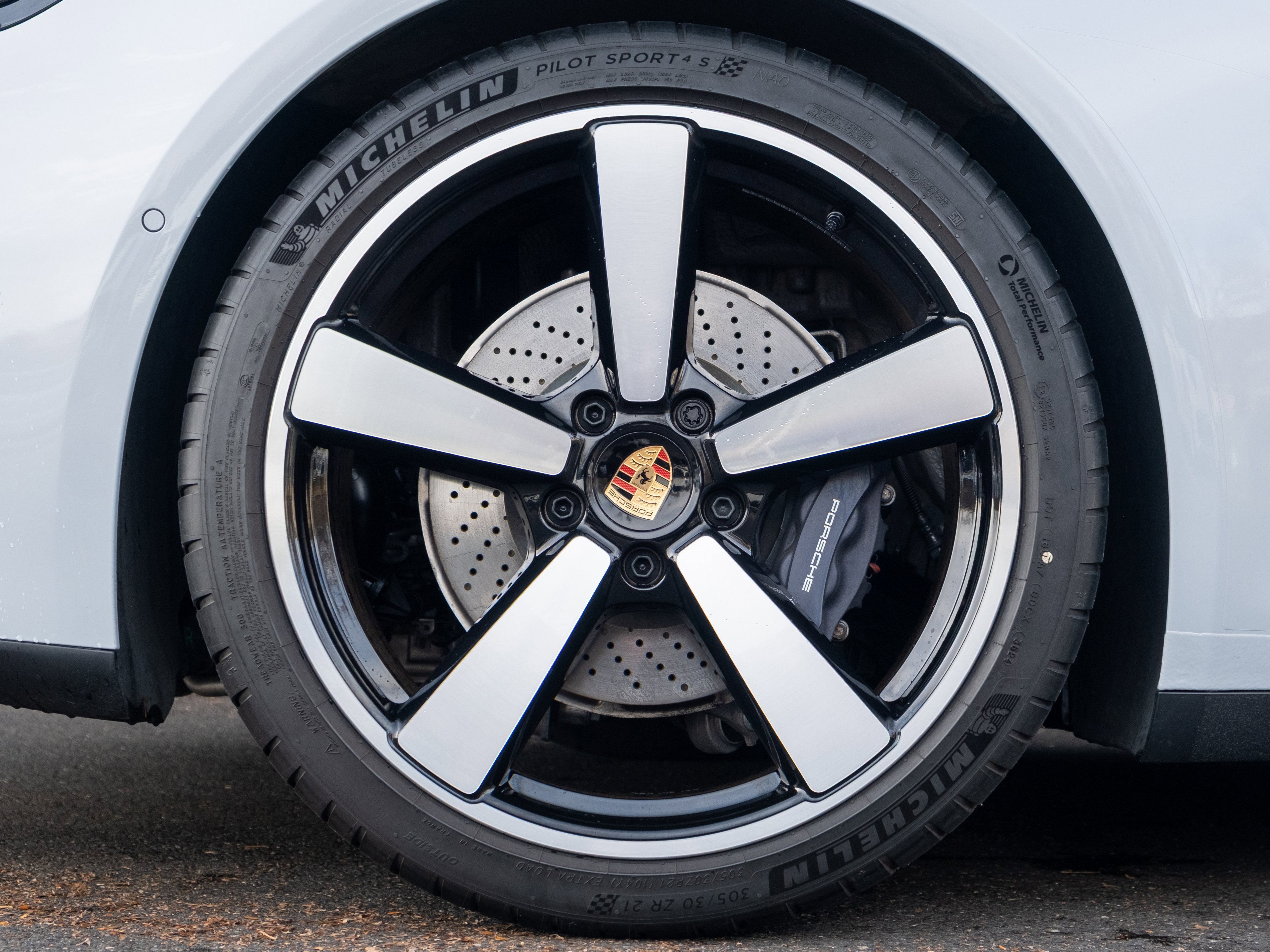 Certified 2025 Porsche 911 Carrera image 14