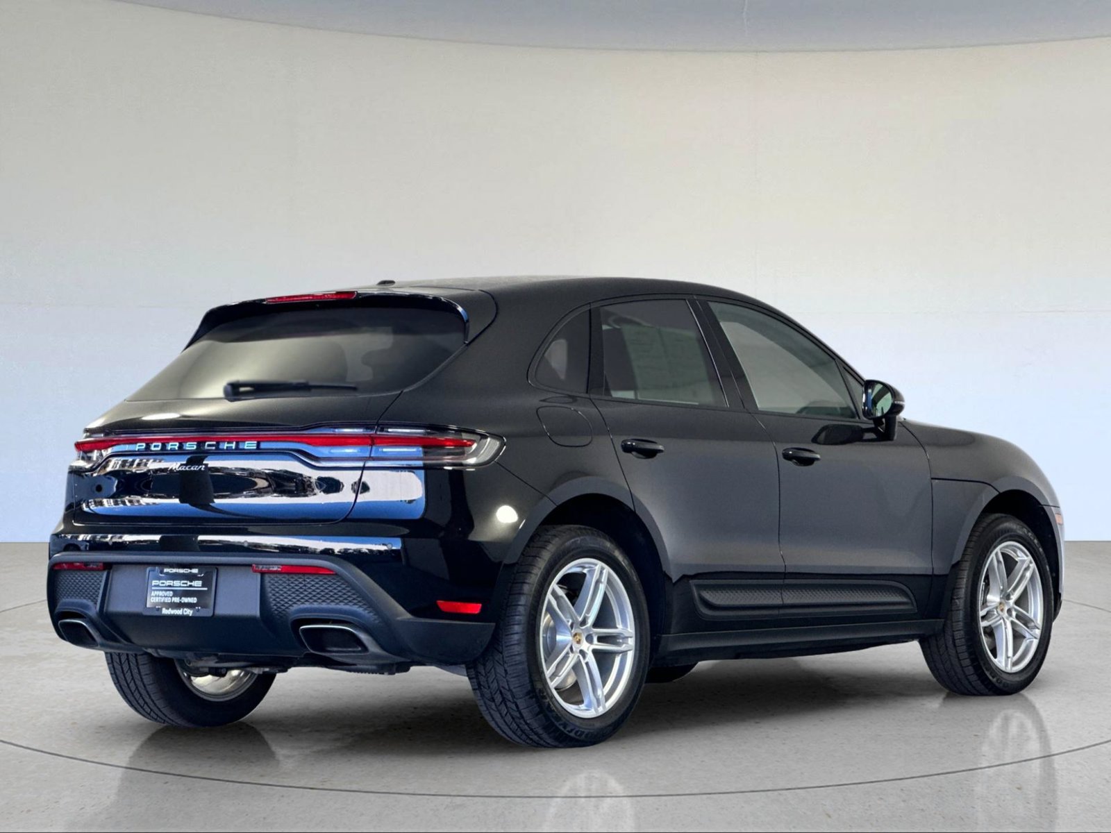 Certified 2026 Porsche Macan AWD/4WD image 8