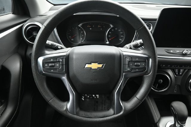 Used 2025 Chevrolet Blazer LT FWD image 15