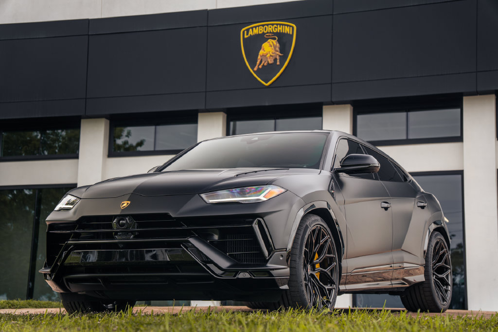 Used 2023 Lamborghini Urus S AWD/4WD image 1