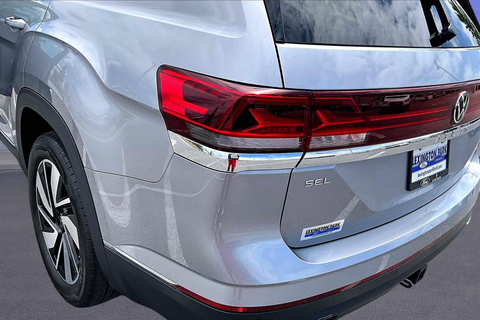 Used 2025 Volkswagen Atlas SEL AWD/4WD image 23