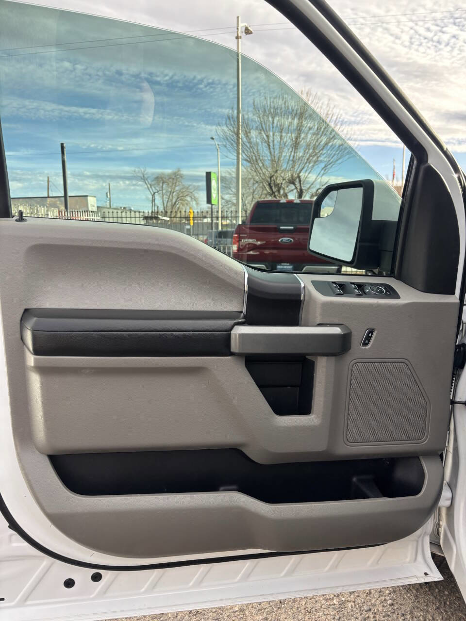 Used 2016 Ford F150 XLT image 5