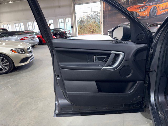 Used 2016 Land Rover Discovery Sport SE image 47