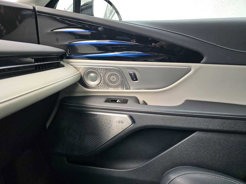 Used 2024 Lincoln Nautilus Reserve w/ Equipment Group 203A image 18