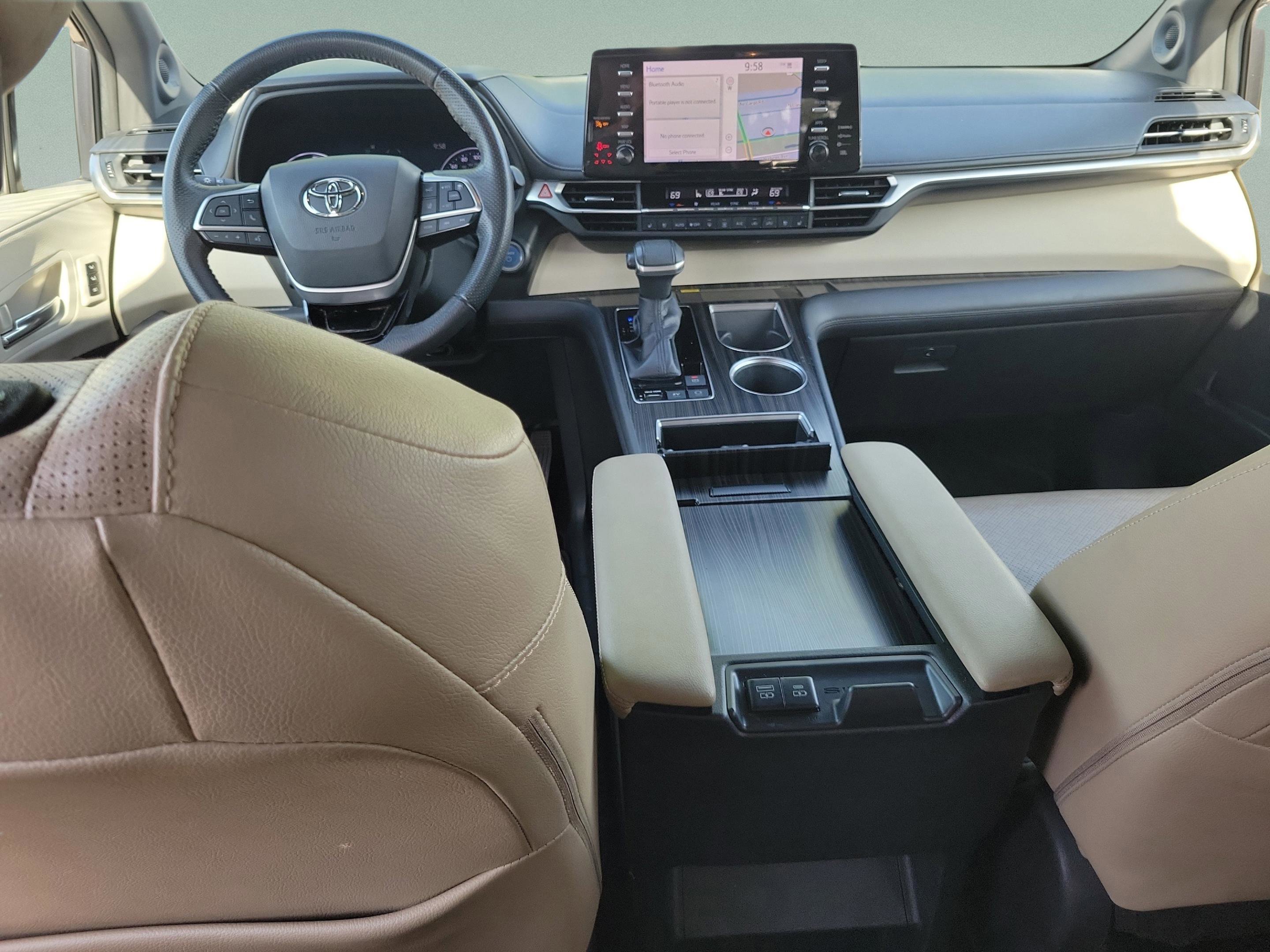 Used 2021 Toyota Sienna Limited image 8