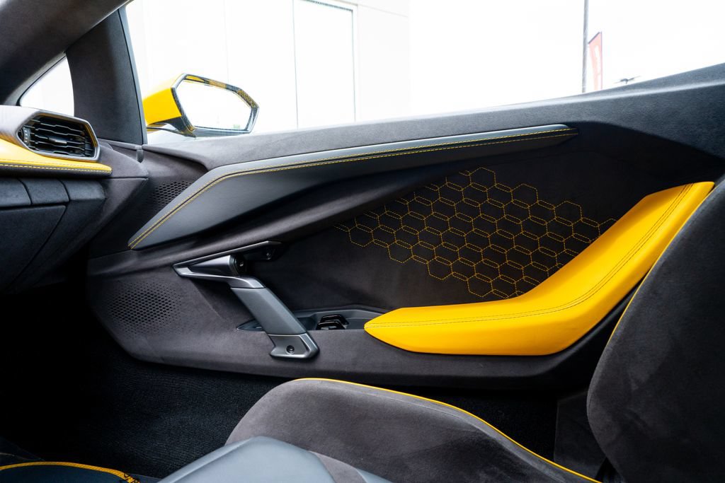 Used 2024 Lamborghini Revuelto AWD/4WD image 51