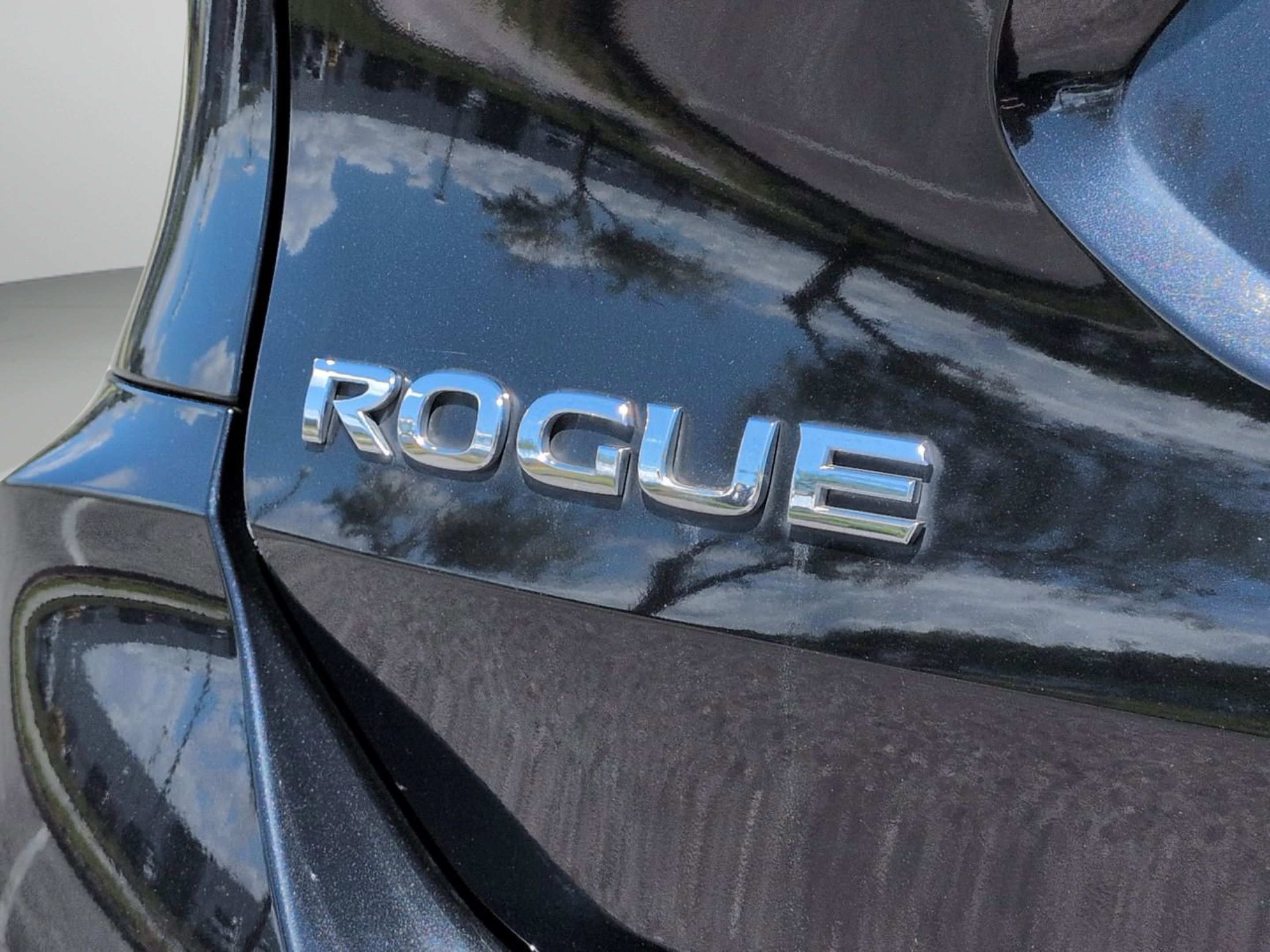 Used 2020 Nissan Rogue SV FWD image 16