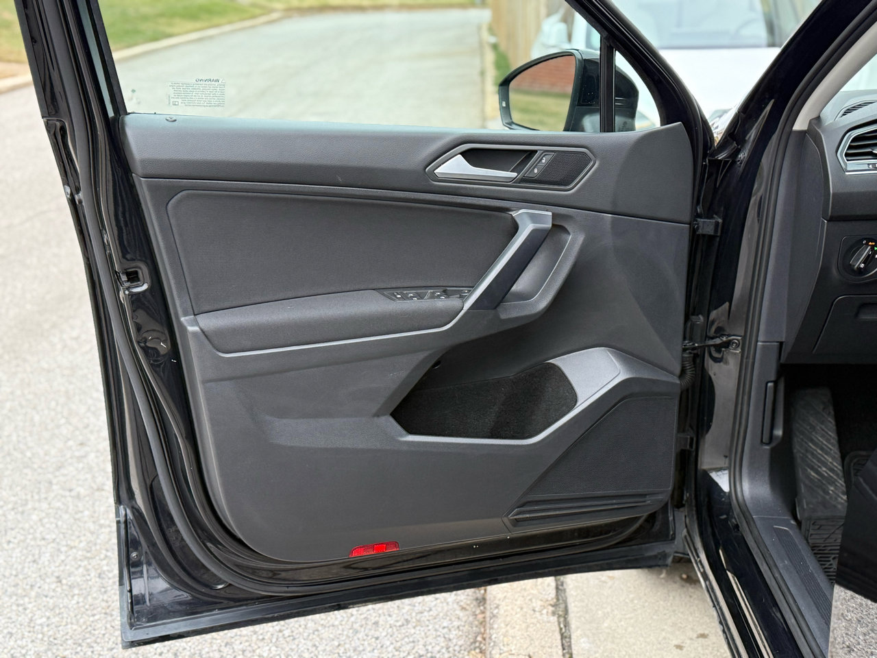 Used 2021 Volkswagen Tiguan S image 37