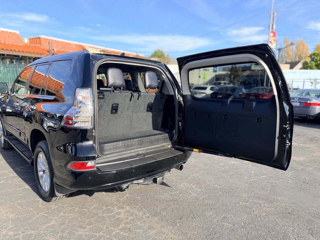 Used 2017 Lexus GX 460 image 19