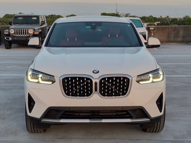 Used 2024 BMW X4 xDrive30i w/ Parking Assistance Package AWD/4WD image 2