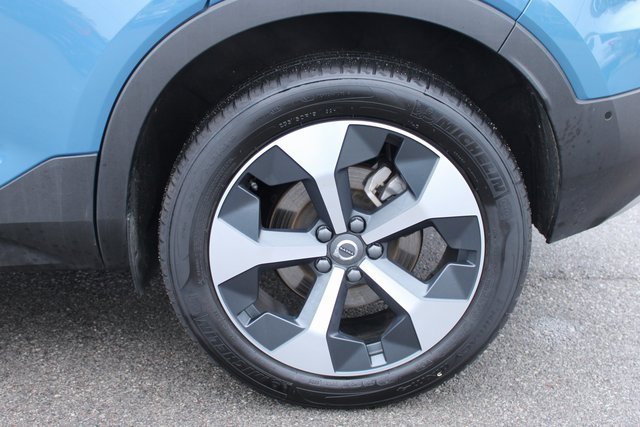 Used 2025 Volvo XC40 B5 Plus image 39