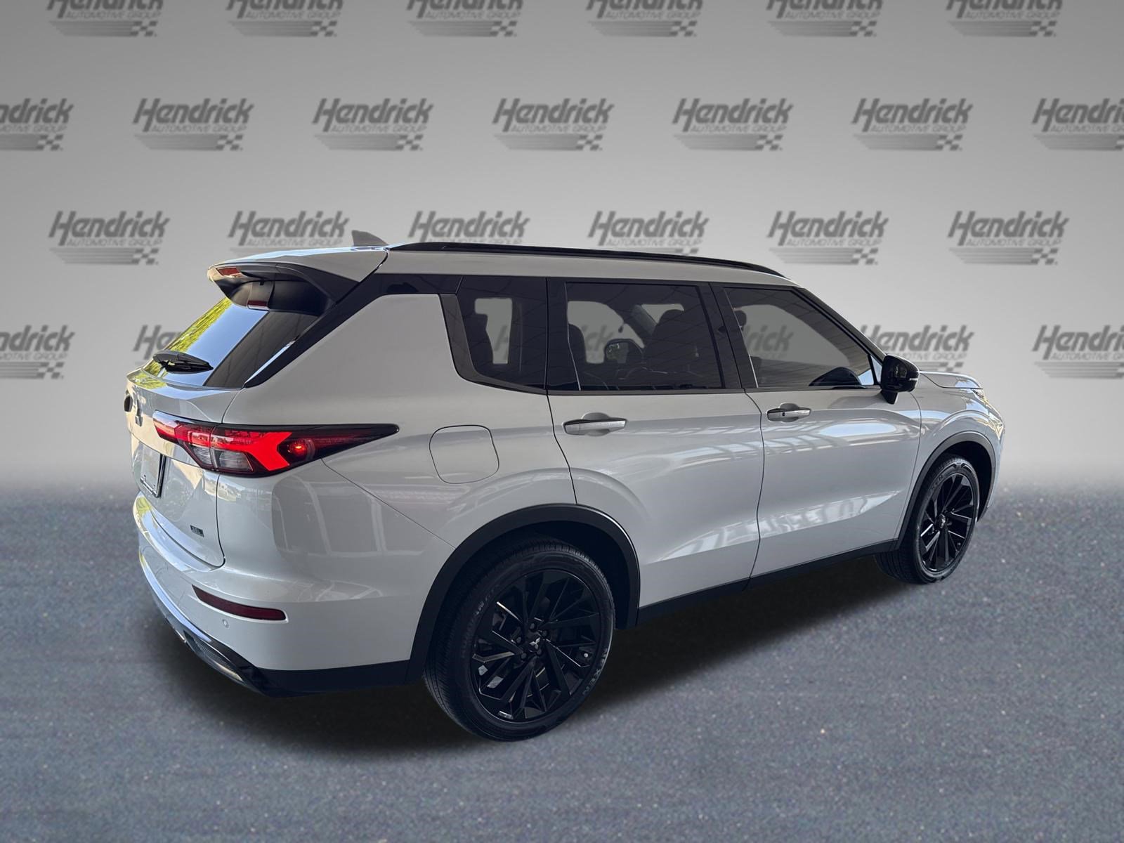 Used 2024 Mitsubishi Outlander SEL Black Edition image 9