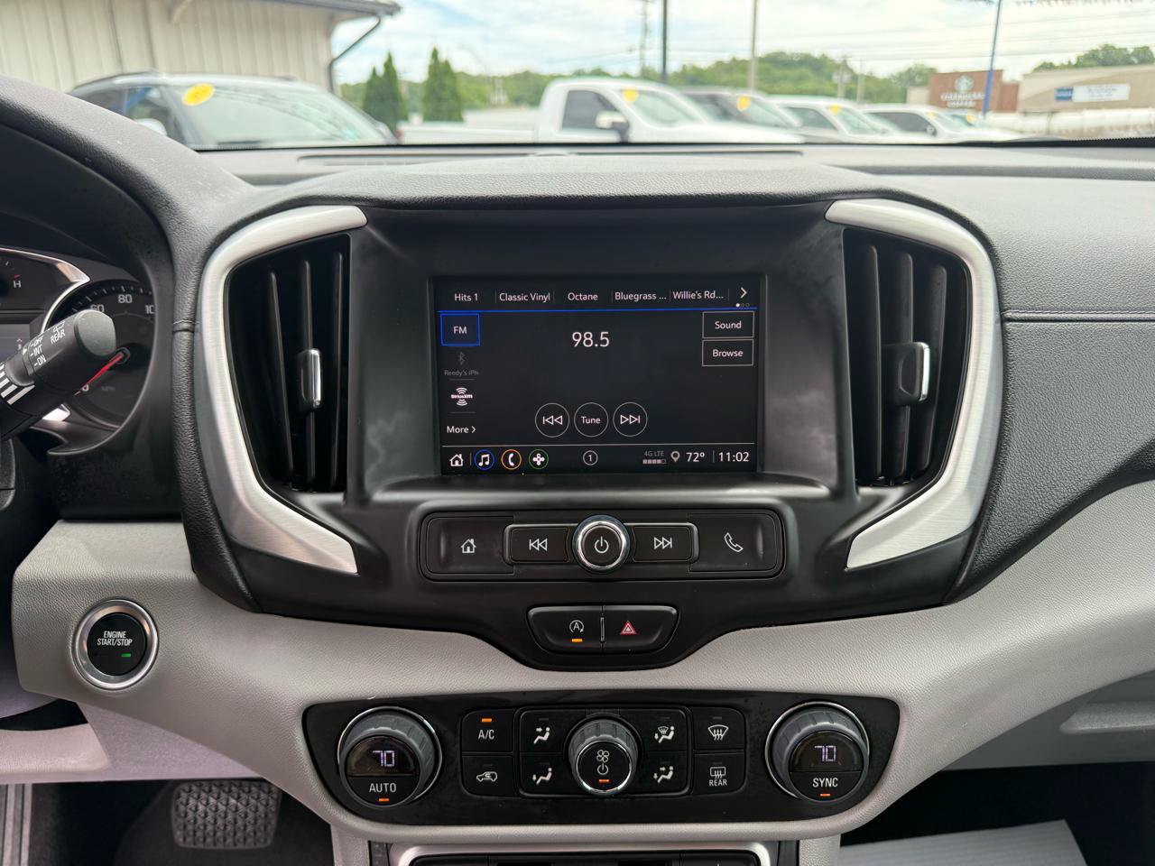 Used 2024 GMC Terrain SLE w/ Driver Convenience Package FWD image 11