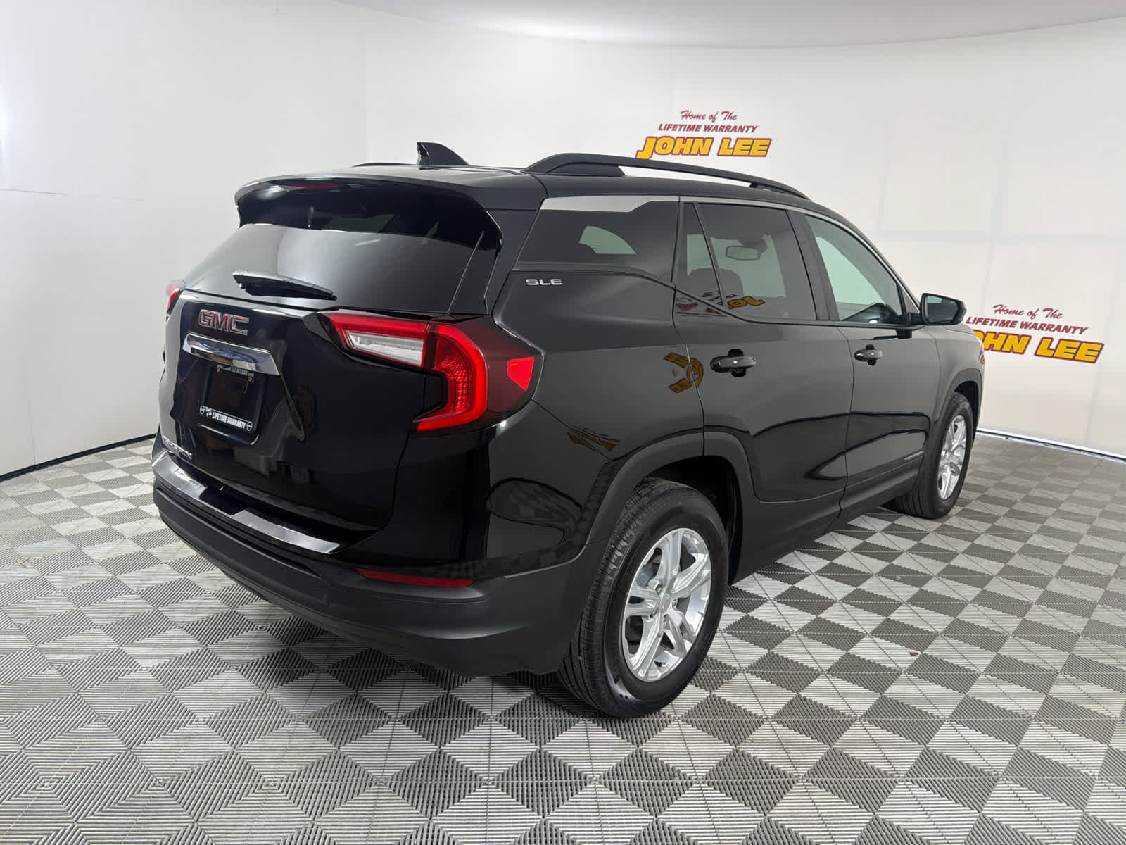 Used 2023 GMC Terrain SLE w/ Driver Convenience Package FWD image 6