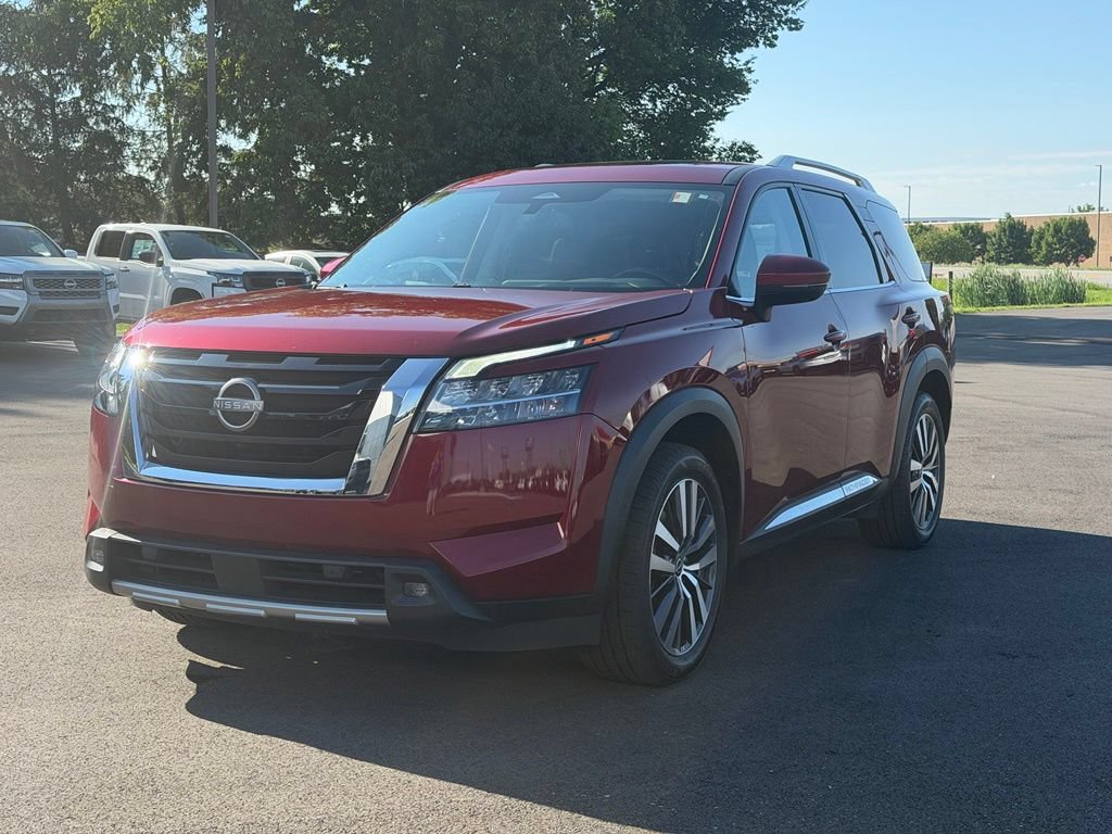 Used 2022 Nissan Pathfinder Platinum w/ Lighting Package (N92) AWD/4WD image 1