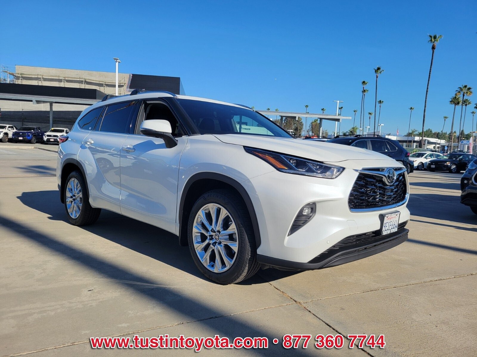 Used 2023 Toyota Highlander Limited image 2