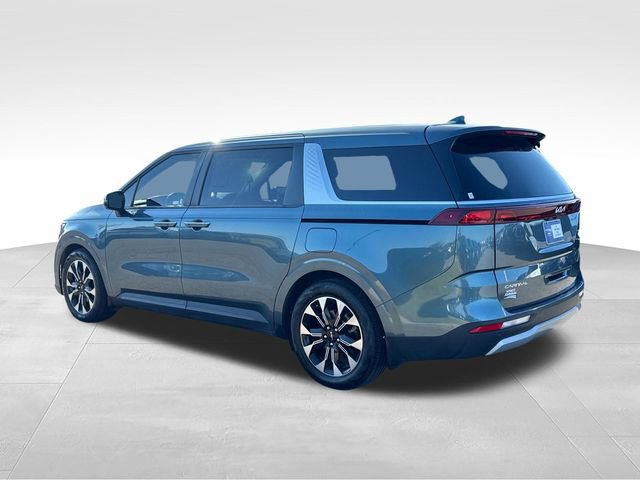 Used 2024 Kia Carnival EX FWD image 3