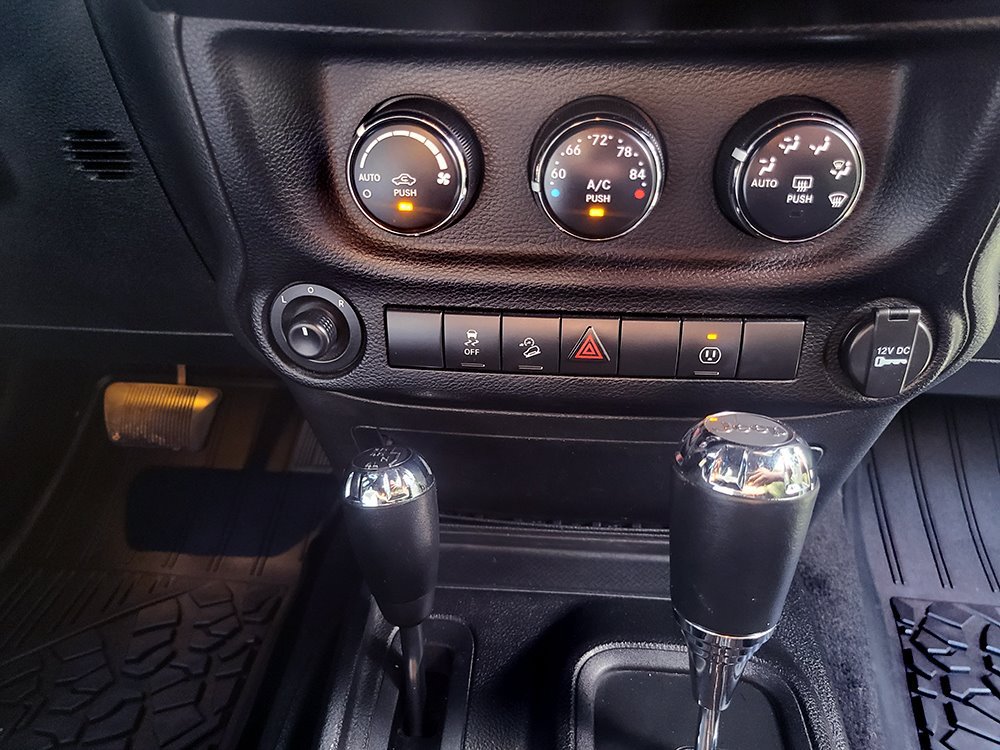 Used 2013 Jeep Wrangler Unlimited Sahara w/ Dual Top Group AWD/4WD image 35