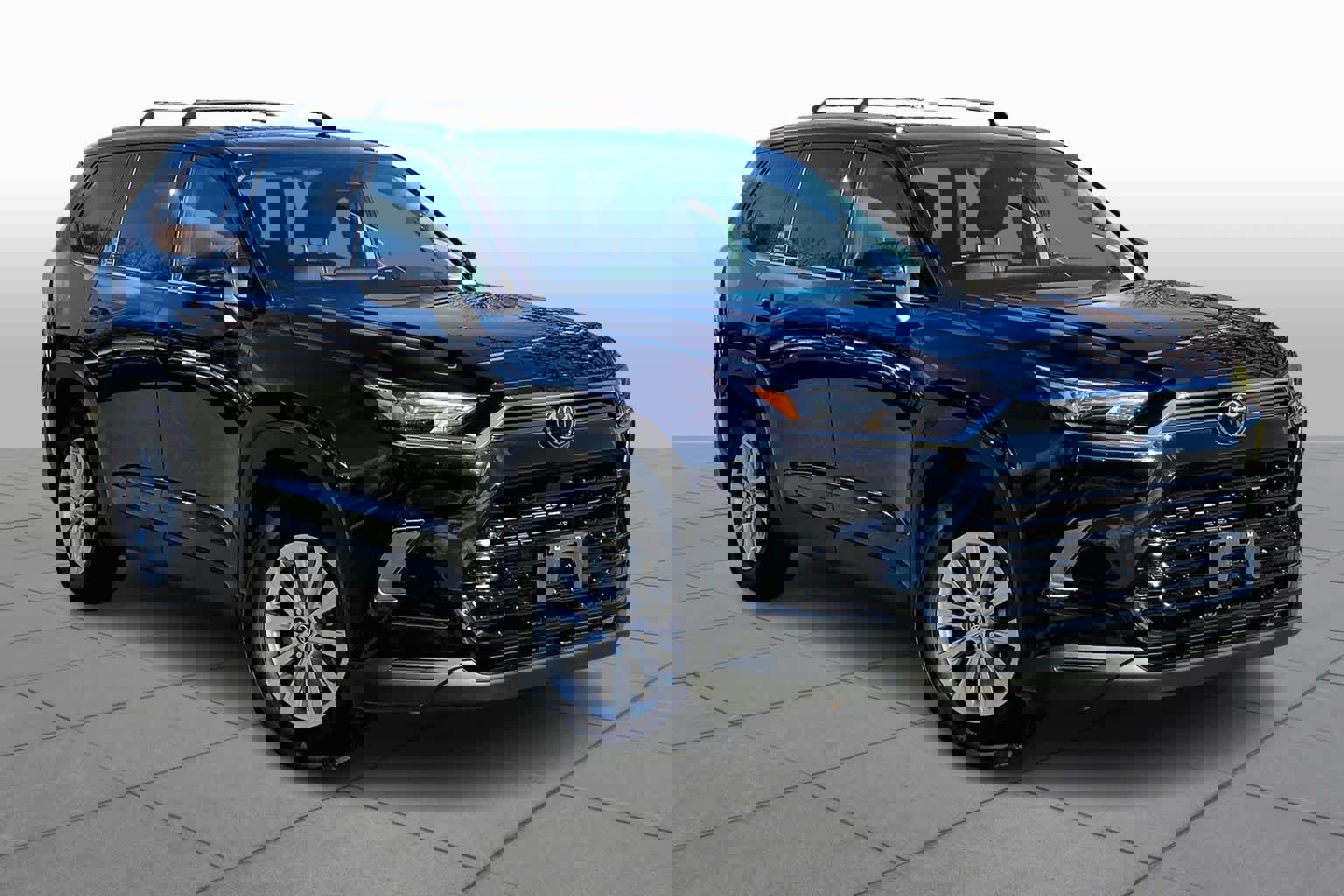 Used 2024 Toyota Grand Highlander XLE image 2