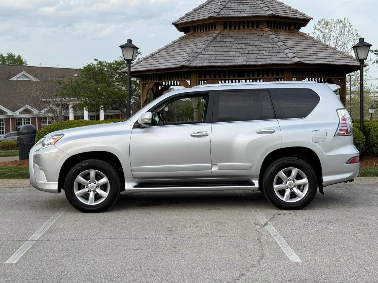 Used 2015 Lexus GX 460 w/ Comfort Package image 8