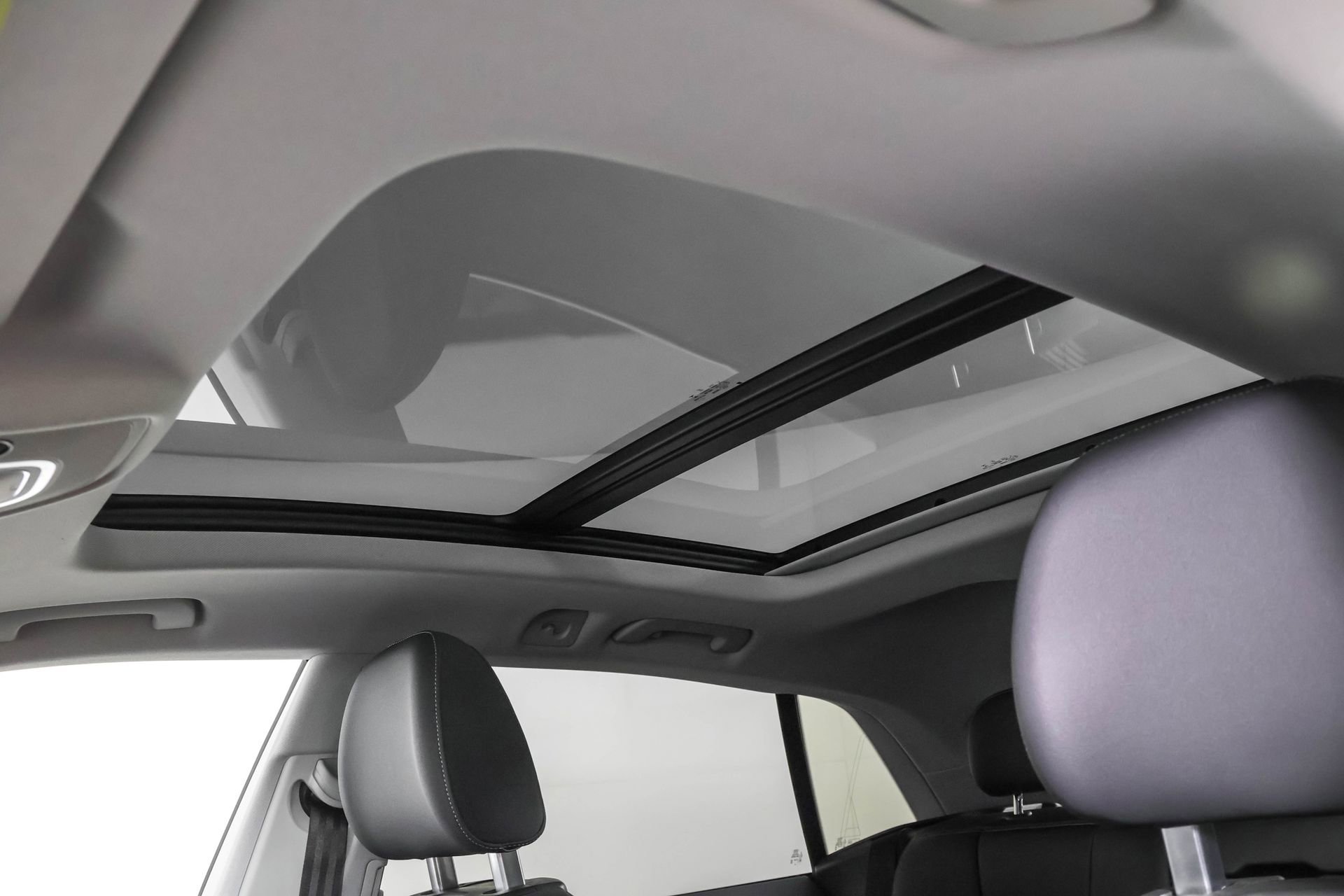 Used 2022 Audi Q8 Premium image 12